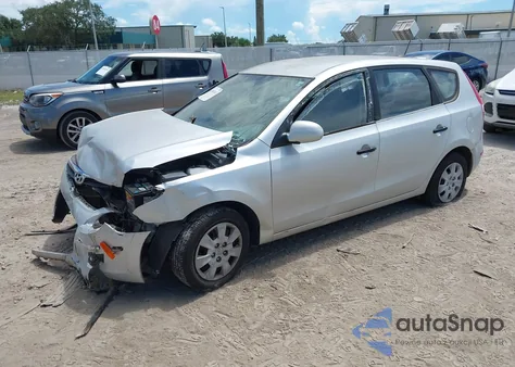 2010 Hyundai Elantra Touring Gls z USA, uszkodzony, nr VIN KMHDB8AE3AU051552